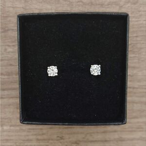 0.3 Carat Moissanite 925 Silver Sterling Simple Silver Stud Earrings